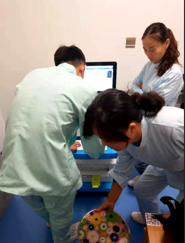 兒童大菠萝福利软件儀走進童宜康兒童保健按摩中心專業給嬰幼兒童做檢測的保健中心